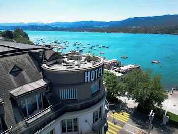 Deluxe Suite, 1 King Bed, Lake View