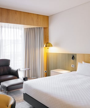 Newly Renovated / Golden Dragon Horizon Suite (The Back Building Golden Dragon Pavilion)