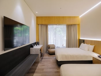 Newly Renovated / Golden Dragon Room-Twin Bed (The Back Building Golden Dragon Pavilion)