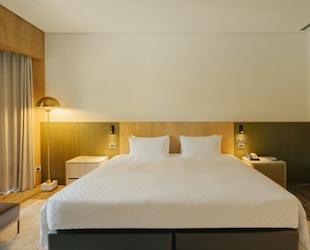 Newly Renovated / Golden Dragon Room-Double Bed (The Back Building Golden Dragon Pavilion)