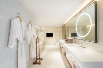 Pathumwan Single Suite (Breakfast Include 1 person)