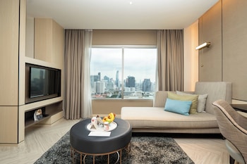 Pathumwan Suite, Business Lounge Access (King Bed)