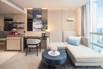 Pathumwan Single Terrace Suite (Breakfast Include 1 person)