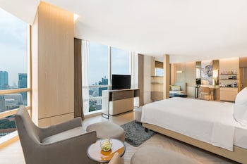 Pathumwan Suite, Business Lounge Access (King Bed)