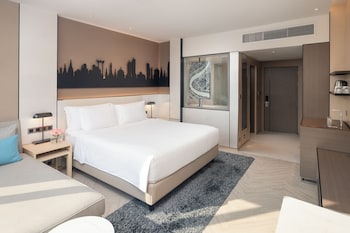 Deluxe Classic King Bed