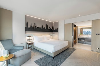 Executive Suite, 1 King Bed, Club Lounge Access