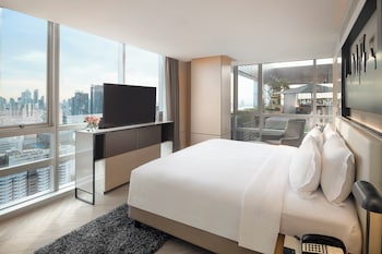 Pathumwan Single Terrace Suite (Breakfast Include 1 person)