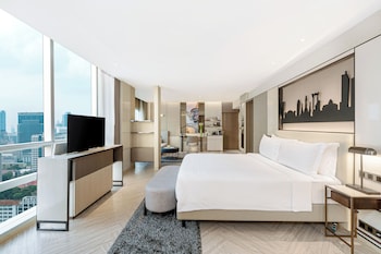 Pathumwan Suite, Business Lounge Access (King Bed)