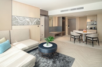 Executive Suite, 1 King Bed, Club Lounge Access (Free Breakfast for 1 person)