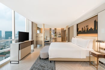 Pathumwan Suite, Business Lounge Access (King Bed)