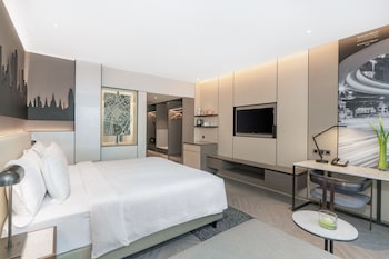 Grand Deluxe King Bed