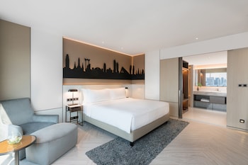 Executive Suite, 1 King Bed, Club Lounge Access