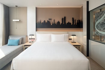 Deluxe Classic King Bed