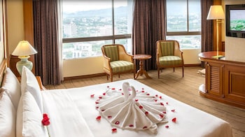 Deluxe Room, 1 King Bed