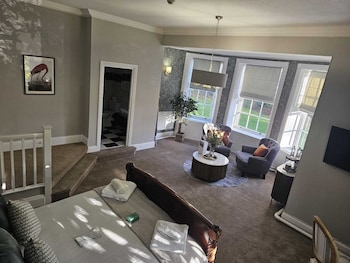 Heritage Manor Suite