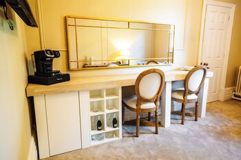 Manor Master Suite