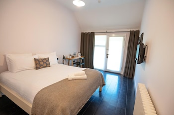 Classic Room, 1 King Bed, Non Smoking