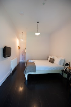 Classic Room, 1 King Bed, Non Smoking