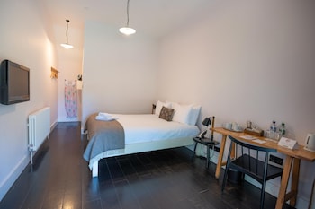 Classic Room, 1 King Bed, Non Smoking