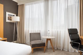 Room, 1 Queen Bed, Accessible, Ground Floor