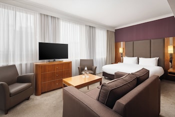 Junior Suite, 1 King Bed (Living Area)