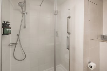 Standard Room, 1 Queen Bed (Walk-In Shower)