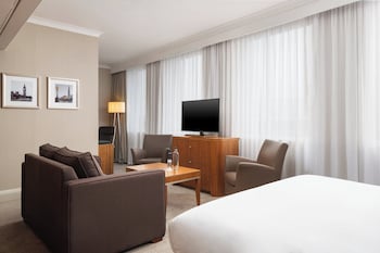 Junior Suite, 1 King Bed (Living Area)