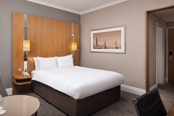 Standard Room, 1 Queen Bed (Walk-In Shower)