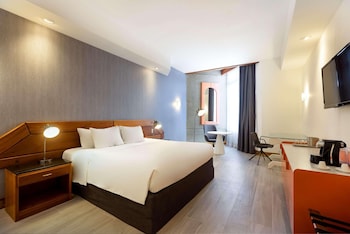 Premium Room, 1 King Bed, Non Smoking