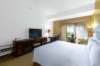 Standard Room, 1 King Bed, Non Smoking (Safe)