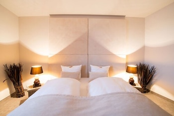 Suite, 2 Bedrooms, Balcony