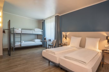 Family Room, Multiple Beds