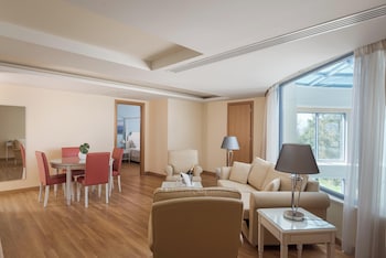 Signature Suite