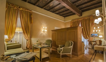 Suite, 1 King Bed with Sofa bed