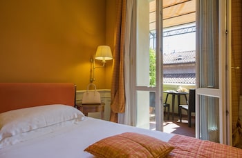 Economy double room 1 semi-double bed 110-130 cm. maximum