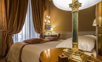 Suite, 1 King Bed with Sofa bed