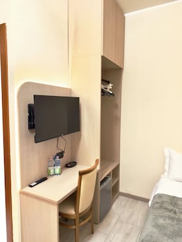 Triple Room, Private Bathroom (French Bed)