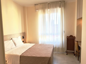 Traditional Single Room, 1 Large Twin Bed, Private Bathroom