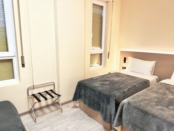 Triple Room, Private Bathroom (French Bed)