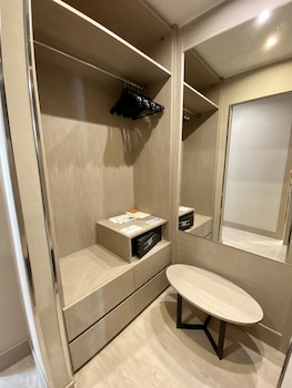 Luxury Suite