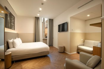 Superior King Accessible Room with Chair Bed