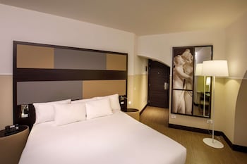 Family Room, 1 King Bed, Connecting Rooms