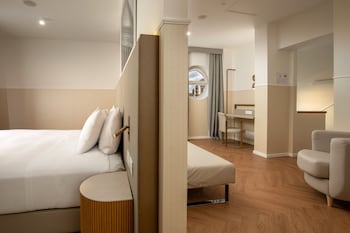 Junior Suite, 1 King Bed