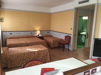 Classic Quadruple Room