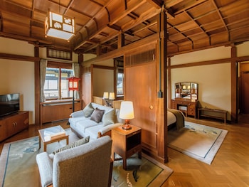 FLOWER PALACE JUNIOR SUITE