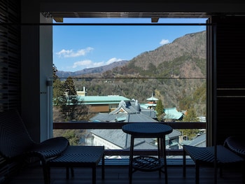 FORESTWING PREMIER SUITE