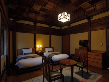 FLOWER PALACE HERITAGE ROOM CHRYSANTHEMUM