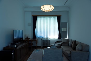FLOWER PALACE PENTHOUSE SUITE 2BEDS ROOM