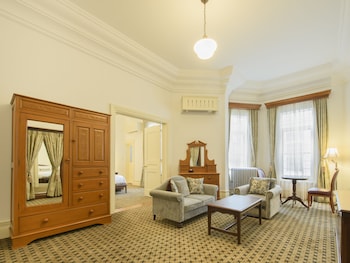 COMFY LODGE / RESTFUL COTTAGE SUITE
