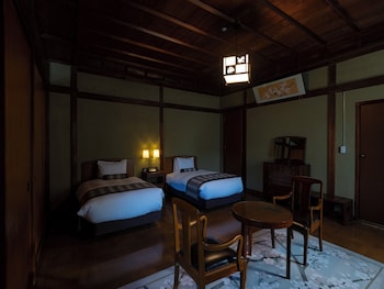 FLOWER PALACE HERITAGE ROOM